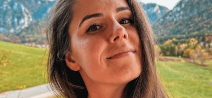 Alexandra Ianculescu snaps a selfe.