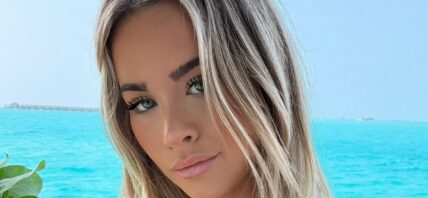 Emily Elizabeth snaps a selfie.