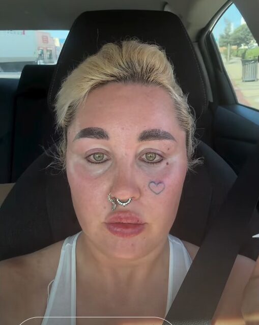 Amanda Bynes in her car