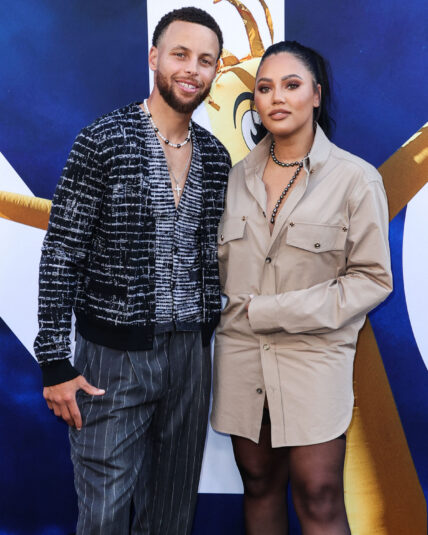 Ayesha Curry and Steph Curry posing on the red carpet.