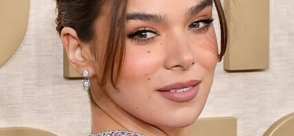 Hailee Steinfeld close up