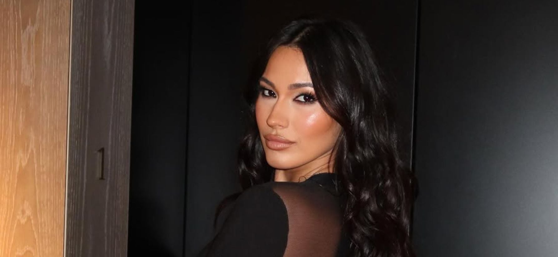 Katherine LaPrell mostra o calor do oeste selvagem em fotos sensuais de biquíni