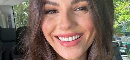 Victoria Justice selfie