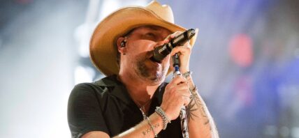 Jason Aldean singing