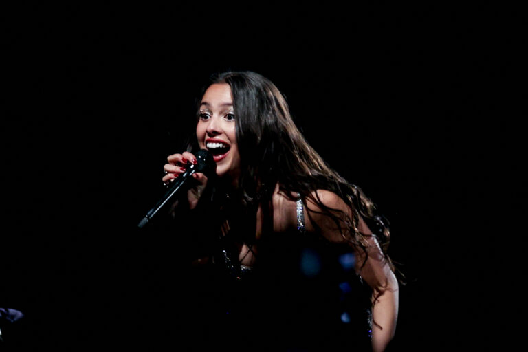 Olivia Rodrigo se apresenta em Madri