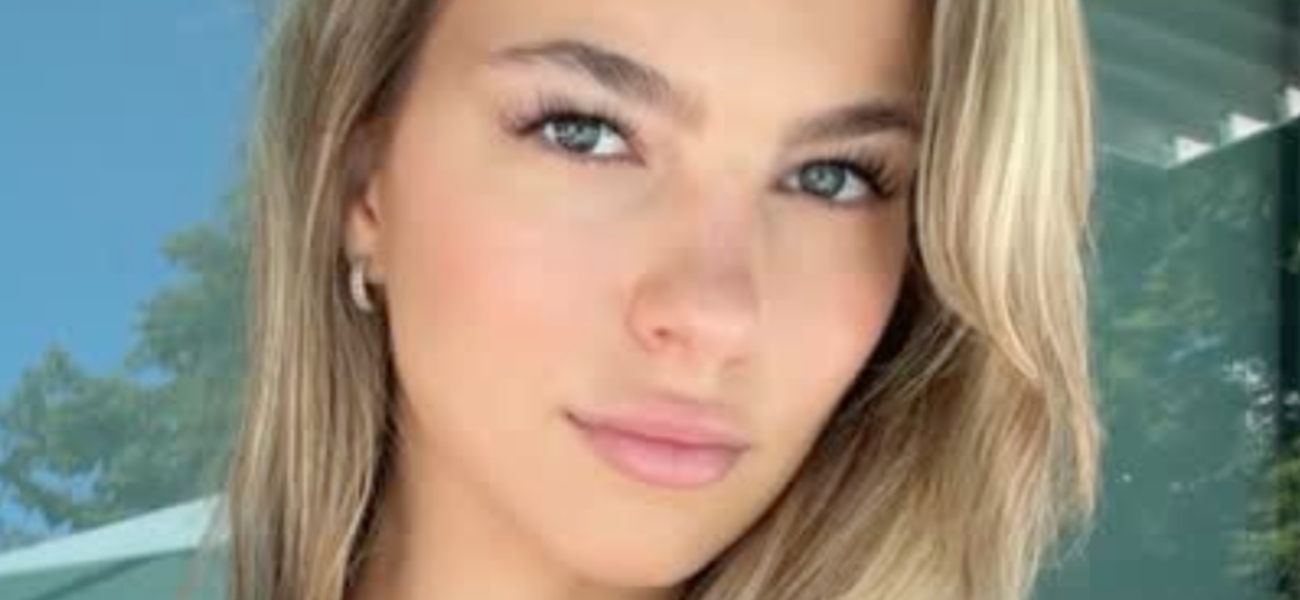Grace Boor Sunbathing In String Bikini Shows Off Her 'Mangoes'