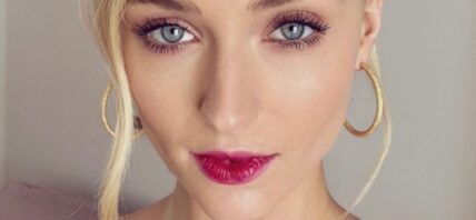 Sophie Turner close up