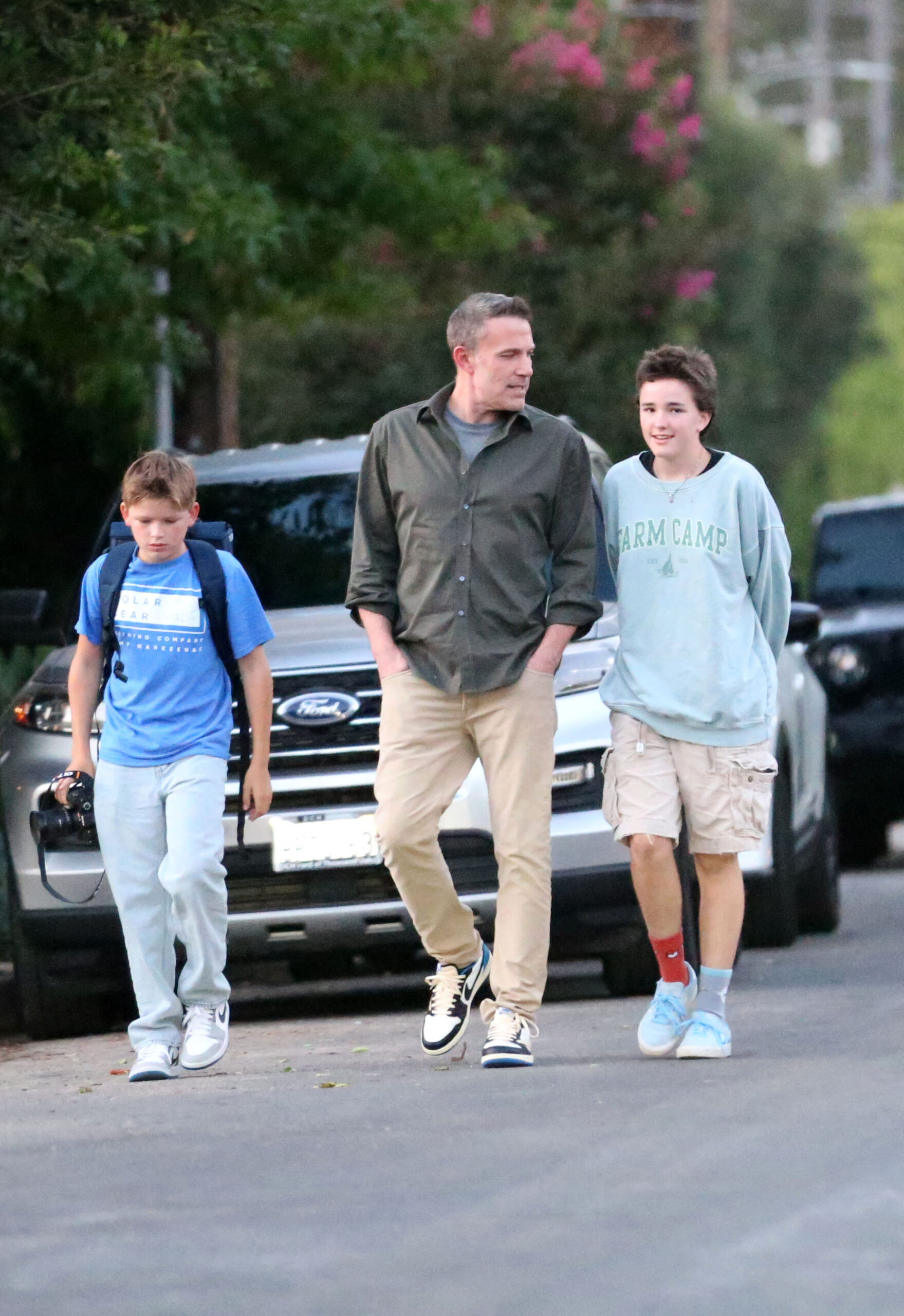 Single Ben Affleck is seen out for an evening walk with his son, Samuel and daughter Fin, the happy trio head to an ice cream parlor in Brentwood and pick up ice cream.