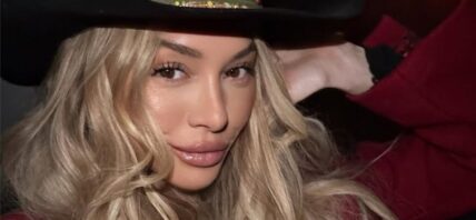 Corinne Olympios selfie