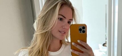 Kate Upton mirror selfie