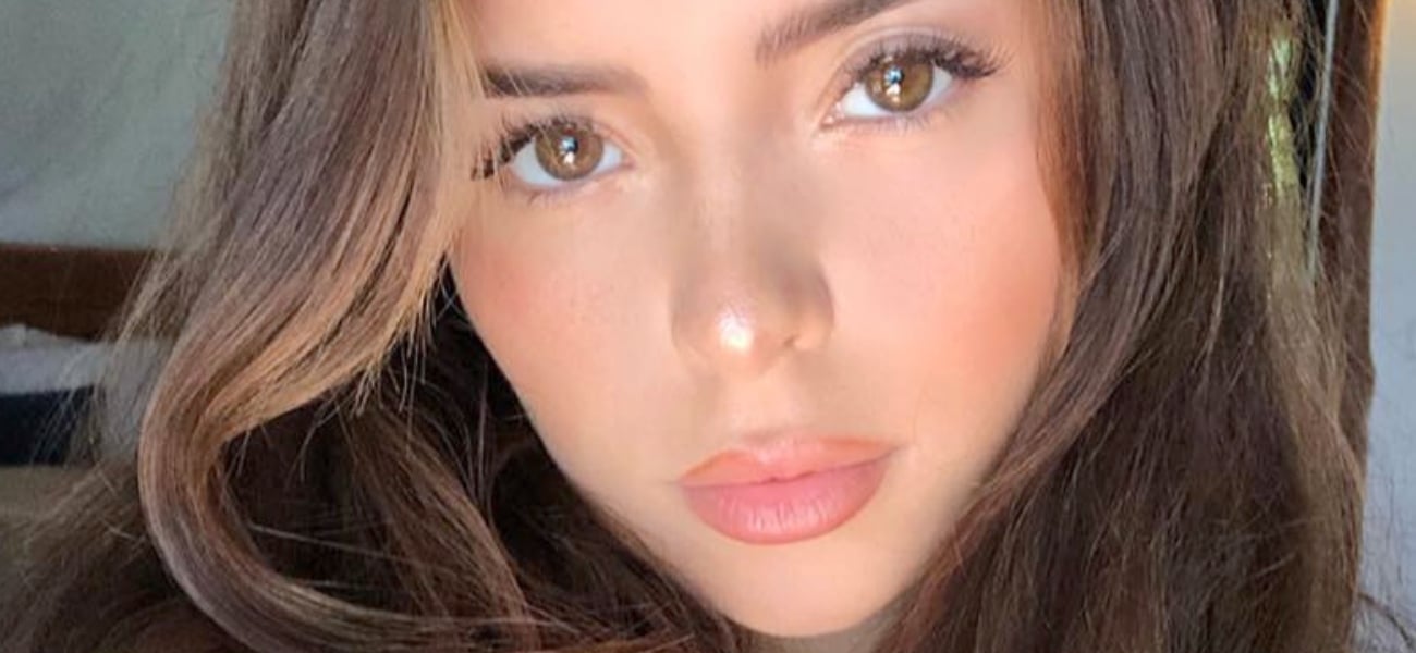 Demi Rose exibe sua figura de ampulheta no menor biquíni do mundo