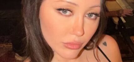 Noah Cyrus close up