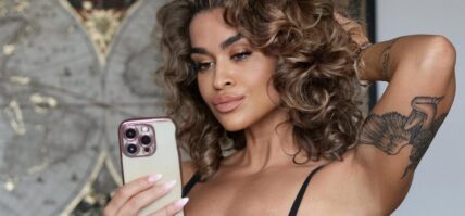 Valeria Ammirato mirror selfie