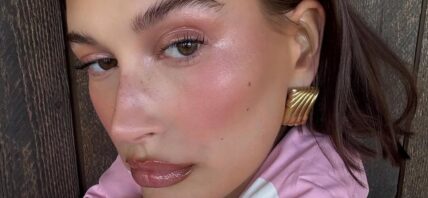 Hailey Bieber selfie