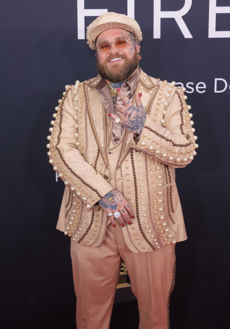 Teddy Swims posing on the red carpet.