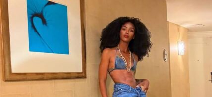 Dawn Richard posing