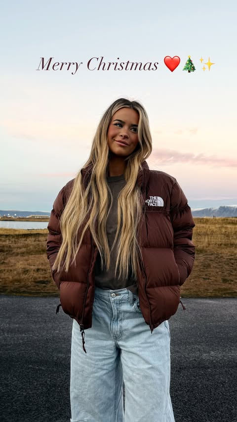 Emily Elizabeth Unzips Her Jacket To Say 'Merry Christmas'