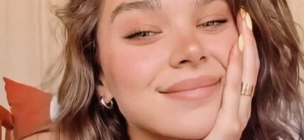 Hailee Steinfeld close up