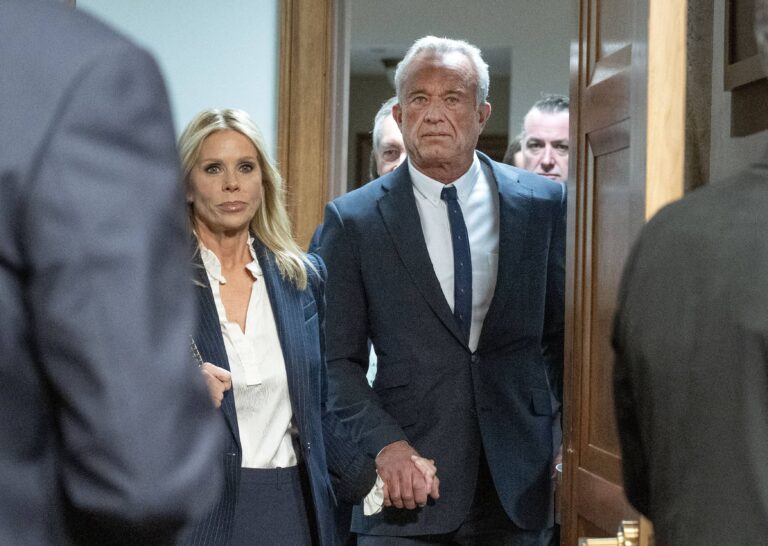 Cheryl Hines and Robert F Kennedy Jr in courtroom