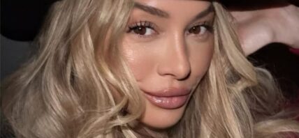 Corinne Olympios takes a selfie