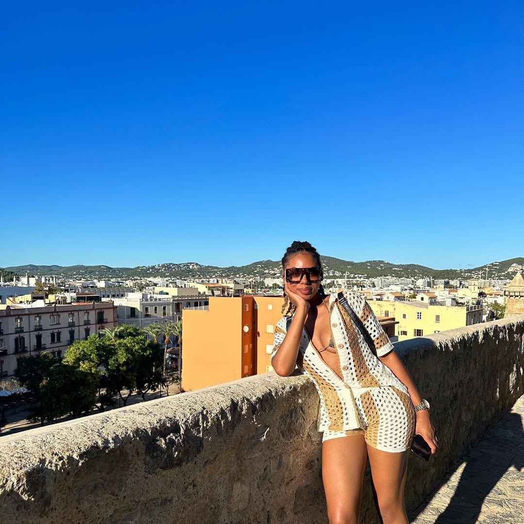 Mickey Lee traveling