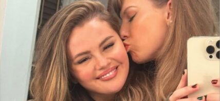 Taylor Swift kisses Selena Gomez on the cheek