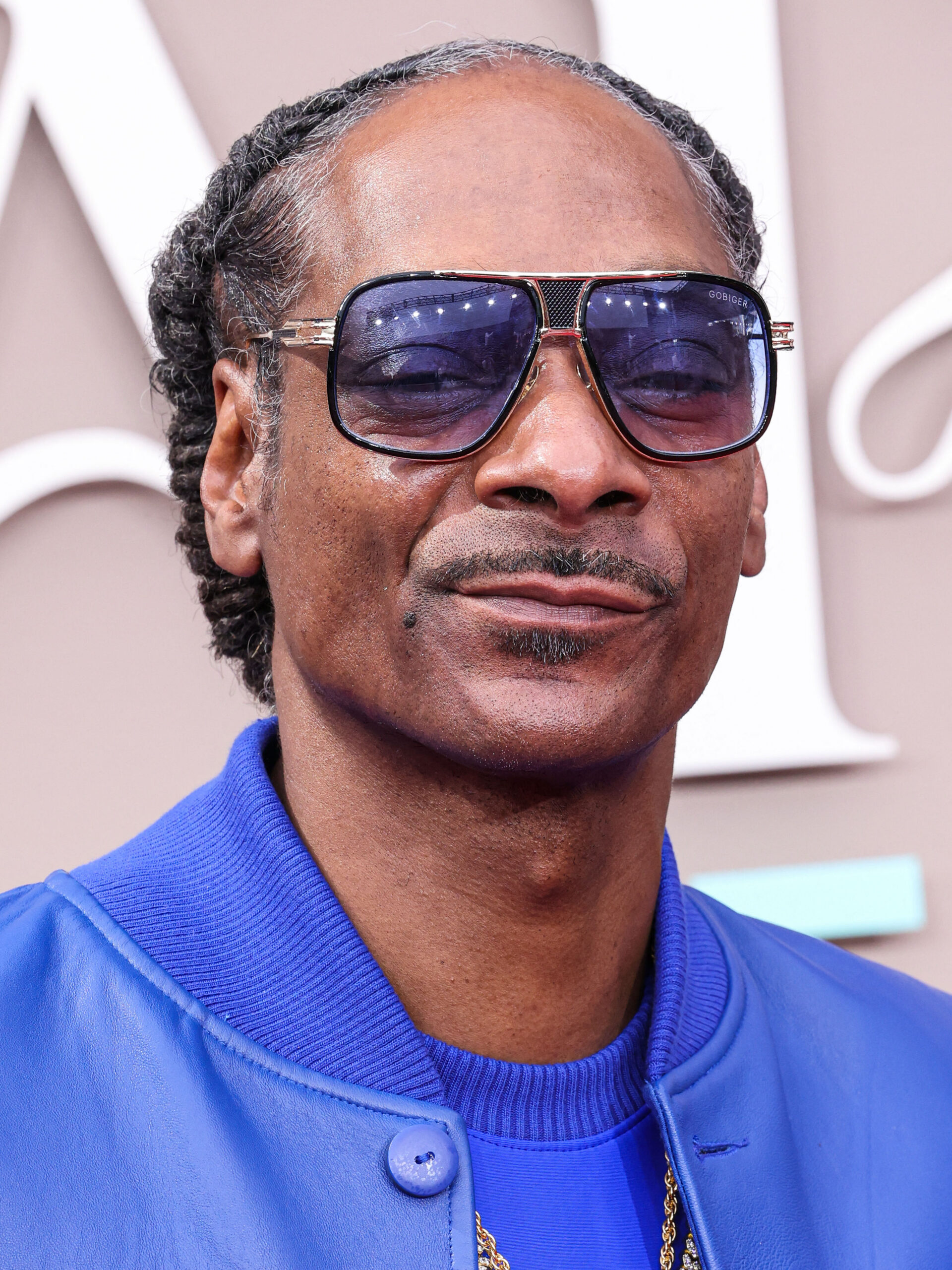 Snoop Dogg Interrupts His Own Interview As Kickoff Comes At Him