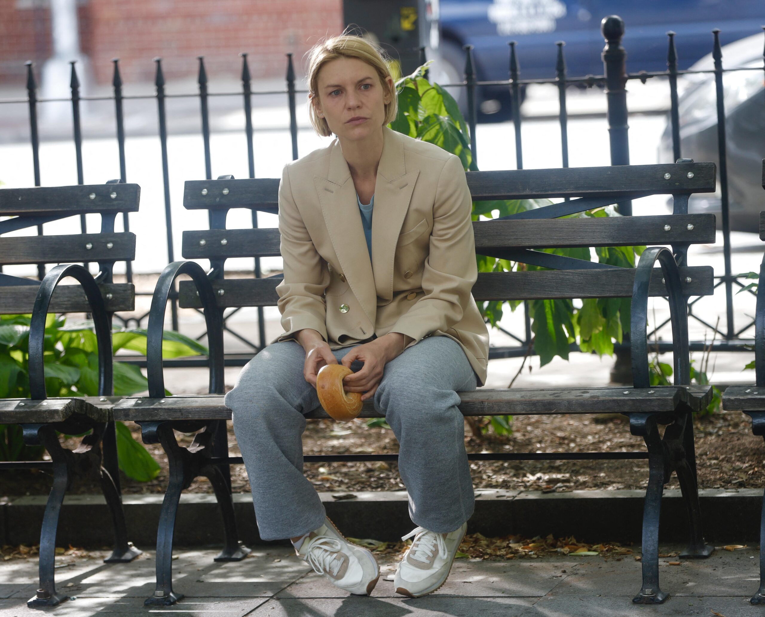 Claire Danes, Lizzie Caplan filming Fleishmans in Trouble