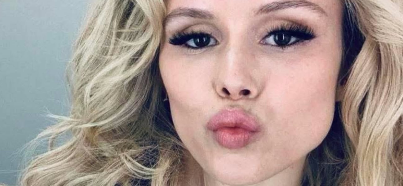 Erin Moriarty Sunbathing Topless Shows Her ‘Perfect-Sized Cherries’