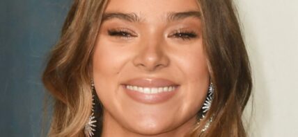 Hailee Steinfeld close up
