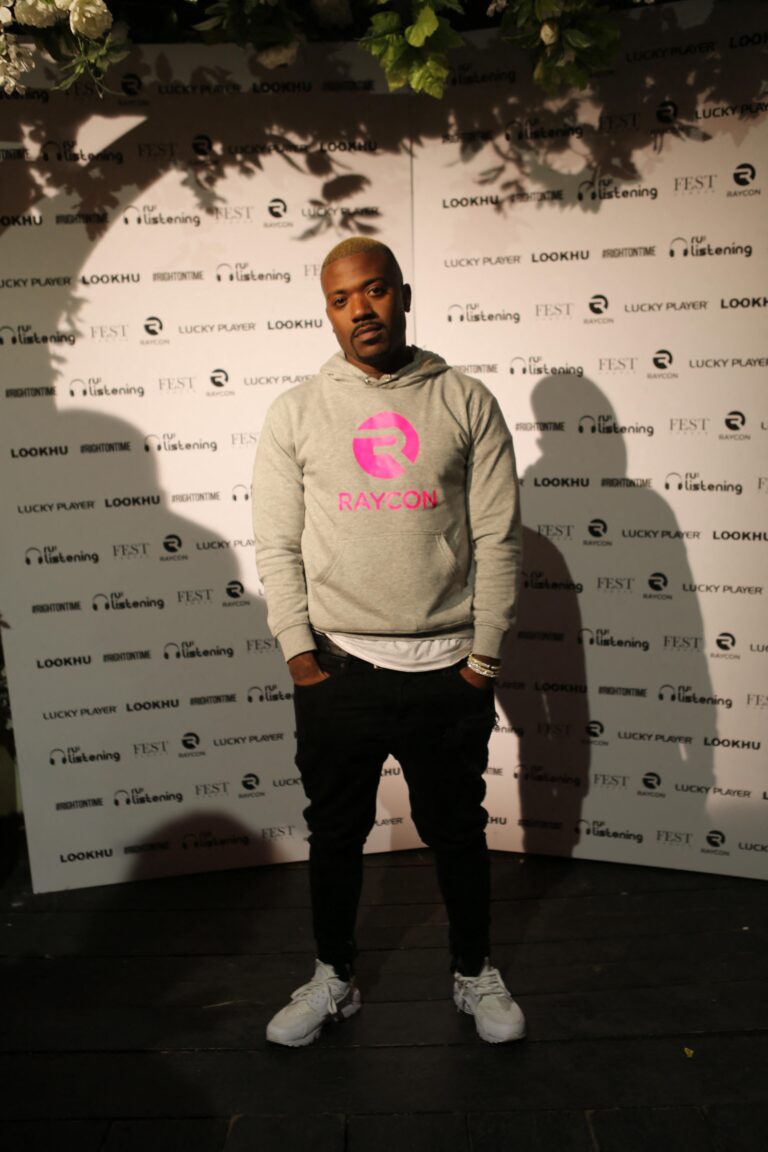O single de Ray J foi lançado ontem à noite em Camden, Londres