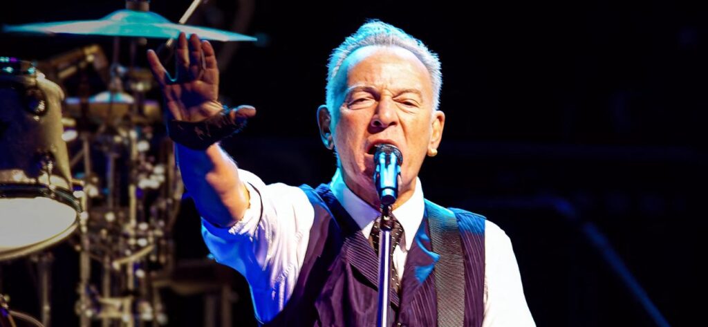 Bruce Springsteen Opens The Land Of Hope And Dreams Tour In Manchester