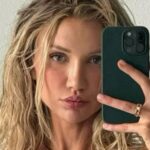 Gabby Epstein mirror selfie