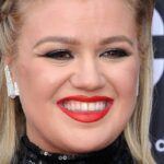 Kelly Clarkson at 2019 Billboard Music Awards