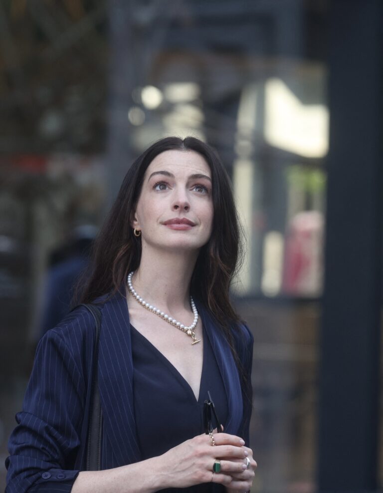 Anne Hathaway on set