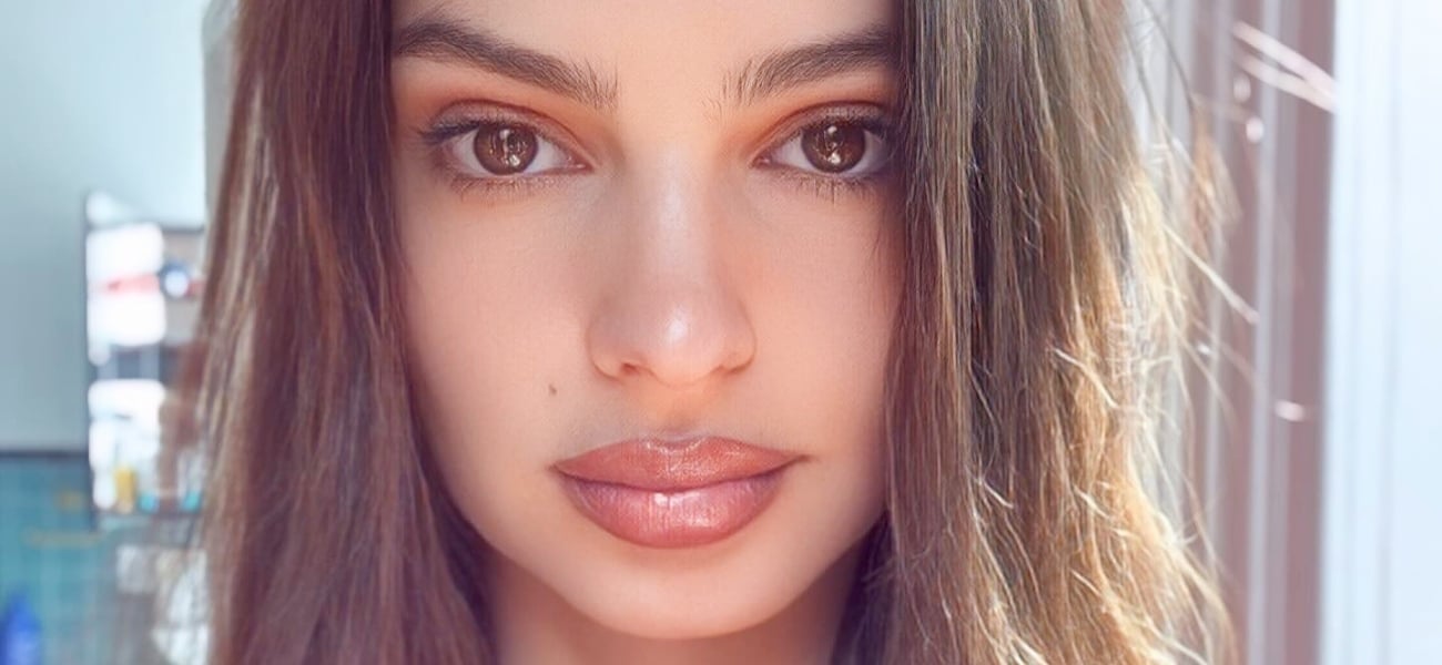 Emily Ratajkowski parece ‘apetitosa’ em biquíni