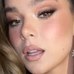Hailee Steinfeld close up