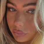 Jutta Leerdam takes selfie