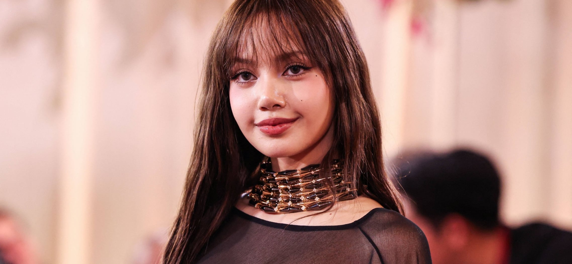 BLACKPINK’s Lisa Offers Rear View In Steamy Bikini Pic