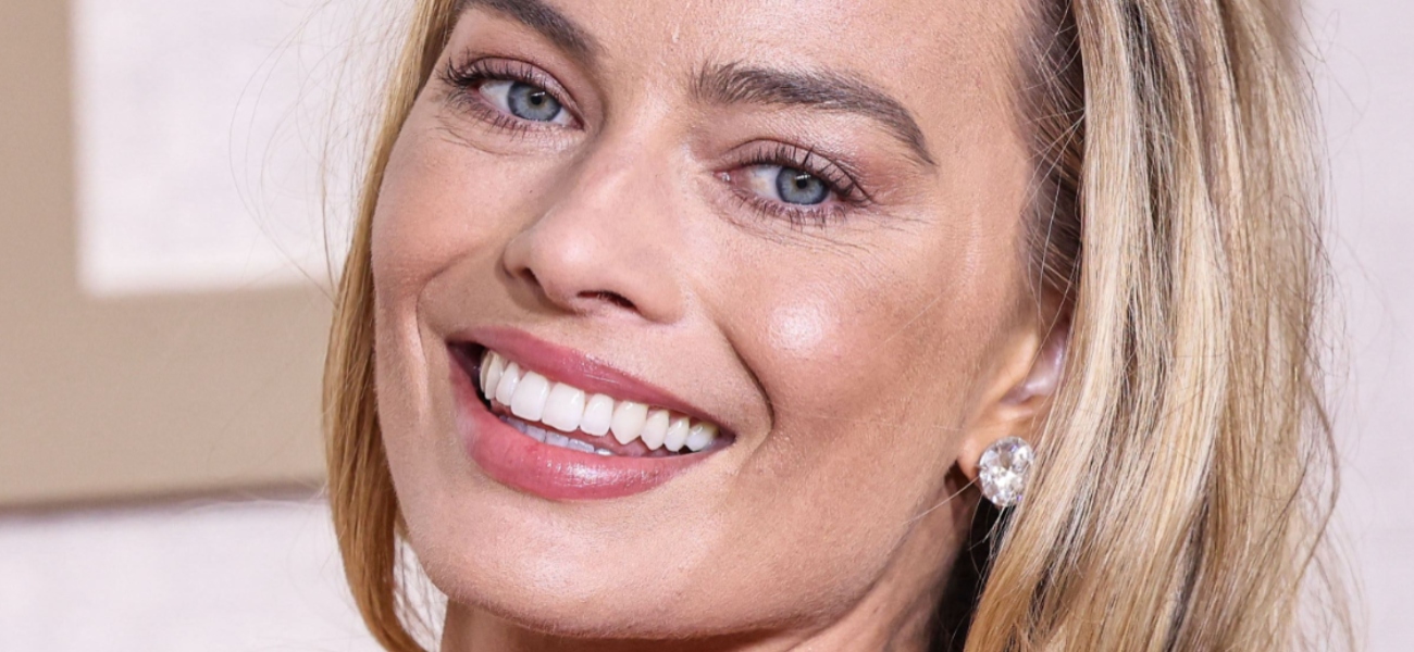 Margot Robbie oferece ‘visão perfeita’ em biquíni justo