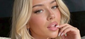 Mia Scott close up