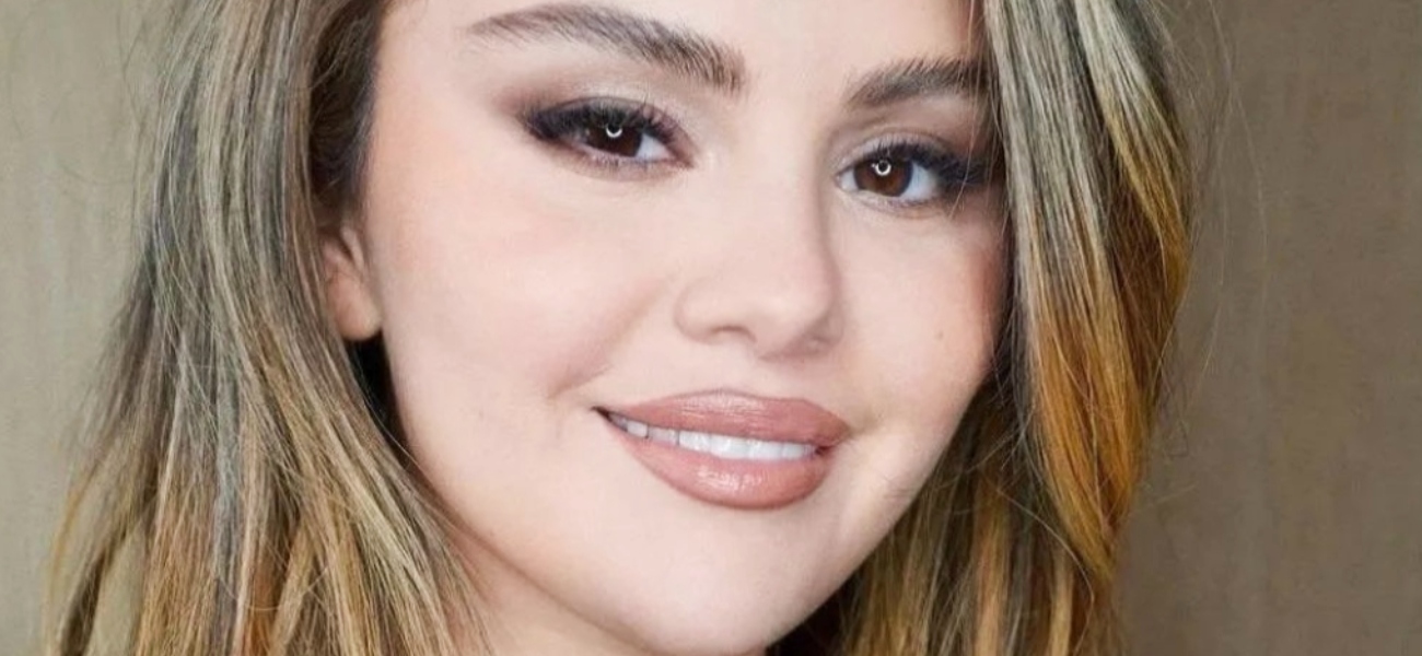 Selena Gomez “muito mais magra” em vestido transparente no casamento