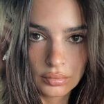 Emily Ratajkowski selfie