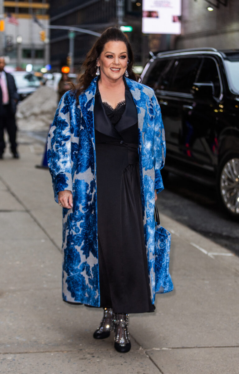 Melissa McCarthy is all smiles while arriving to the Late Show with Stephen Colbert today in New York City