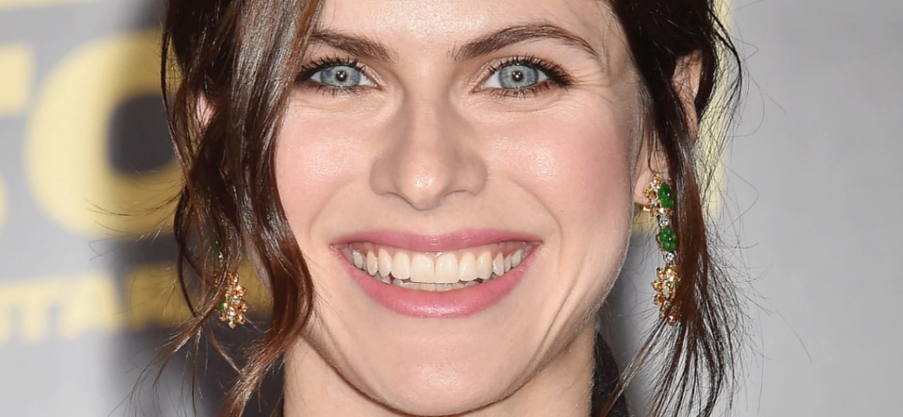 Alexandra Daddario Flashing Nipples In Bathroom Highlights ‘Natural Boobs’