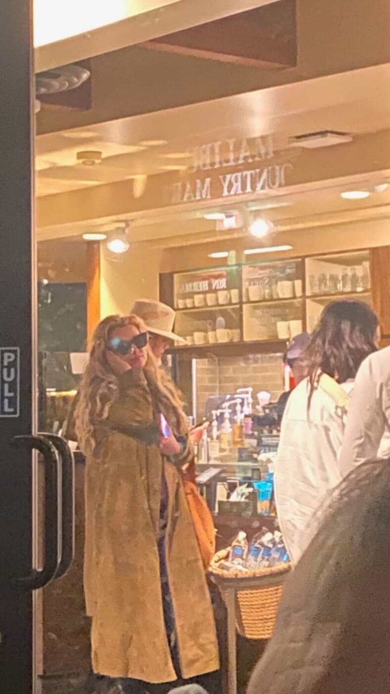 Britney Spears seen shopping at Starbucks