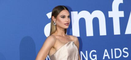 Meredith Mickelson on red carpet