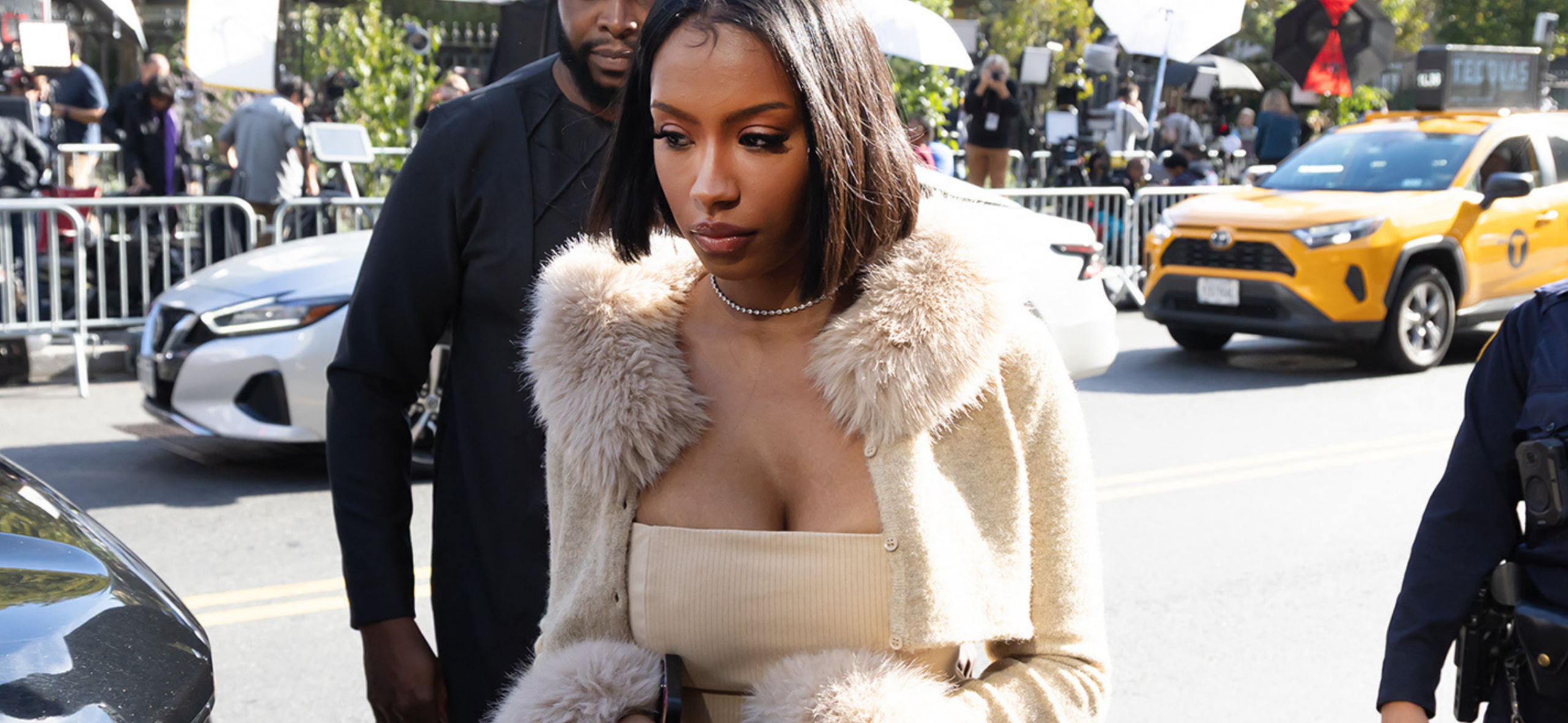 Raven Tracy In Triangle Bikini Top Flaunts ‘Hourglass And Thick’ Figure