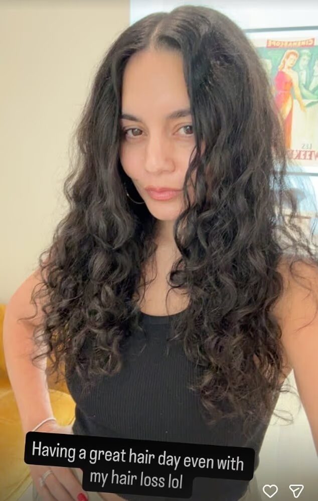 Vanessa Hudgens selfie