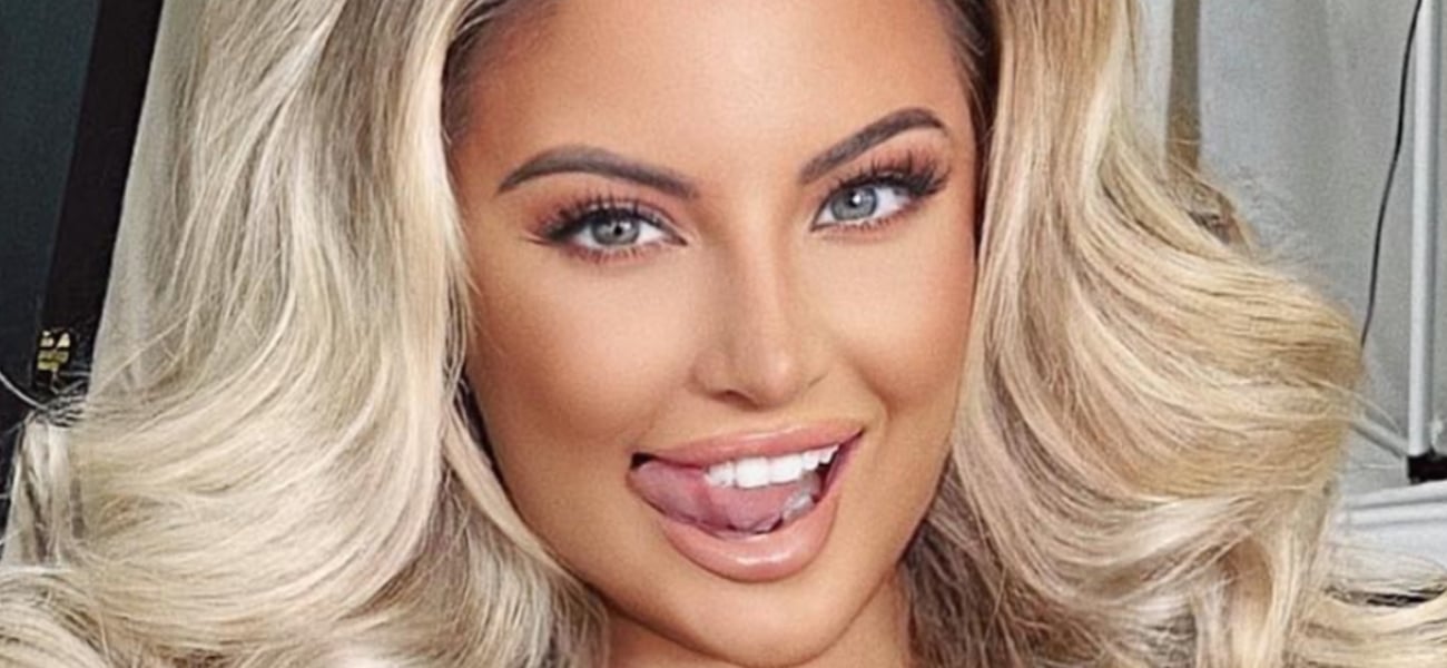 Ashley Alexiss ‘Cute But Psycho’ em biquíni de mergulho